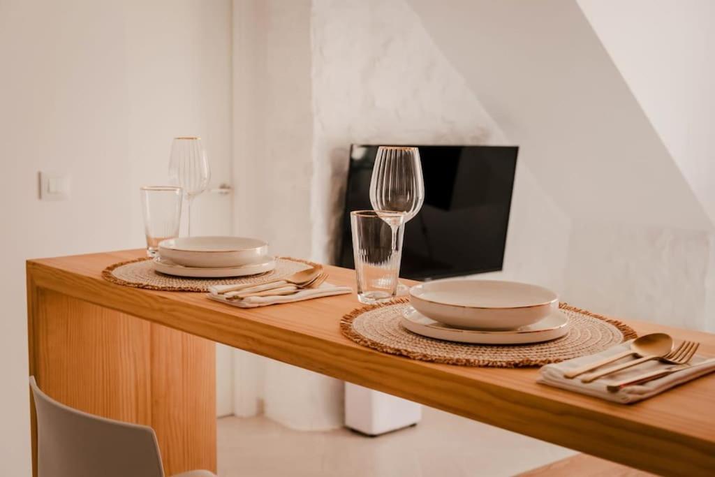 Compleet En Modern Appartement In Het Authentieke Stadshart Ла-Віла-Джойоза Екстер'єр фото