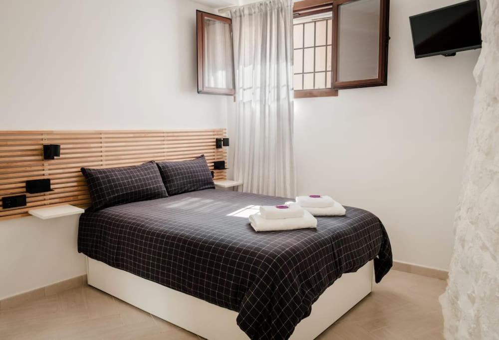 Compleet En Modern Appartement In Het Authentieke Stadshart Ла-Віла-Джойоза Екстер'єр фото